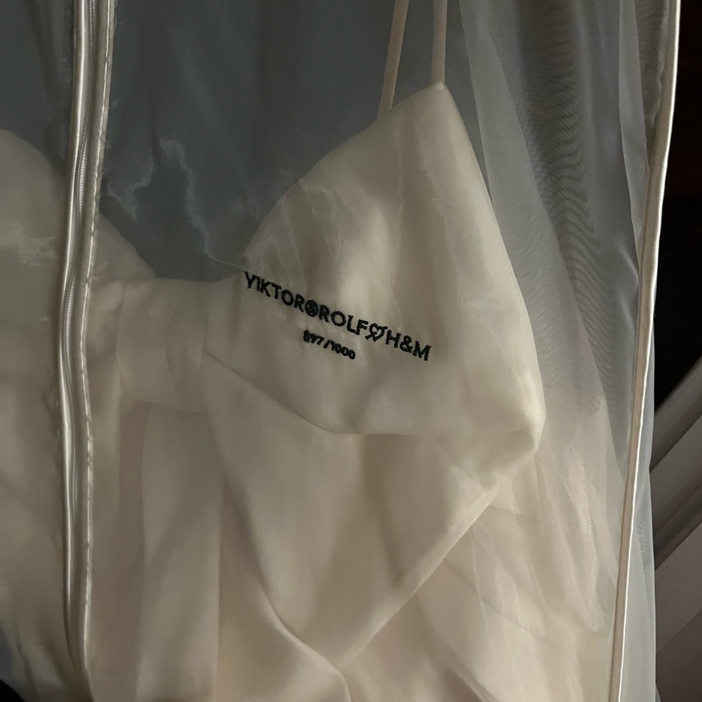 VIKTOR & ROLF Wedding Dress 🤍 - Picture 5 of 6